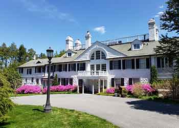 Front of Manor house at Lasdon Puplic Gardens