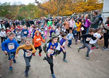 large group of children running in race